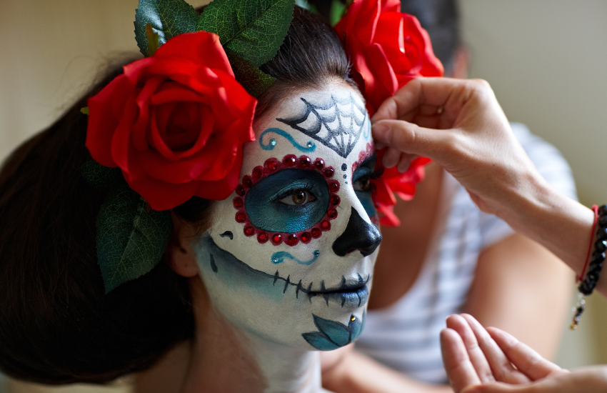 Tutoriales de Maquillaje de Halloween Desde Pintarse la Cara hasta Crear Heridas Falsas y Cicatrices